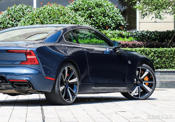 [7座SUV]吉利终于拿出“硬菜”！颜值比保时捷漂亮十倍，搭2.0T，4.3秒就破百