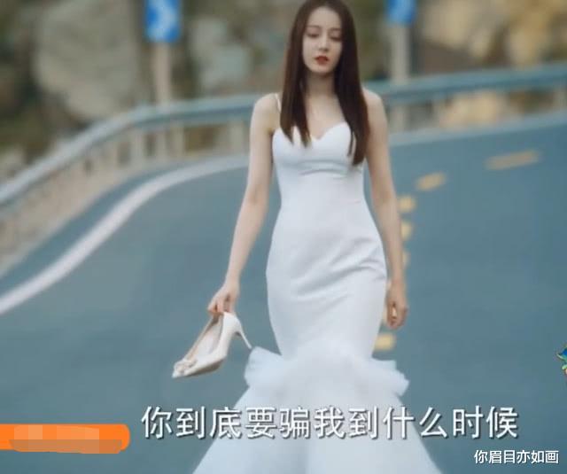 「王一博」迪丽热巴新剧光脚走路，特写镜头给到脚趾后，网友：连脚上也做美甲？