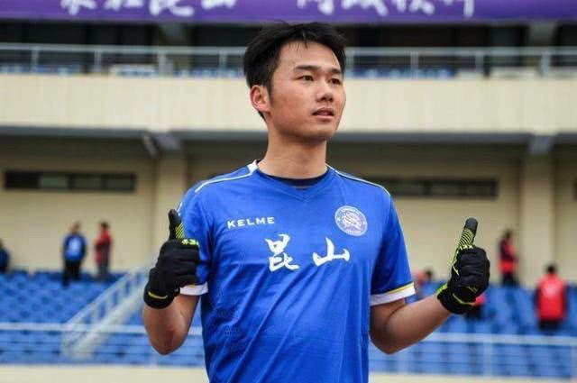 李小双@他曾是上港10号+与武磊齐名！因不想留队当替补，今31岁混迹中乙