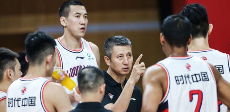郭士强|郭士强拿两连胜后又签新外援，辽篮弃将联手郭士强，誓要复仇辽篮