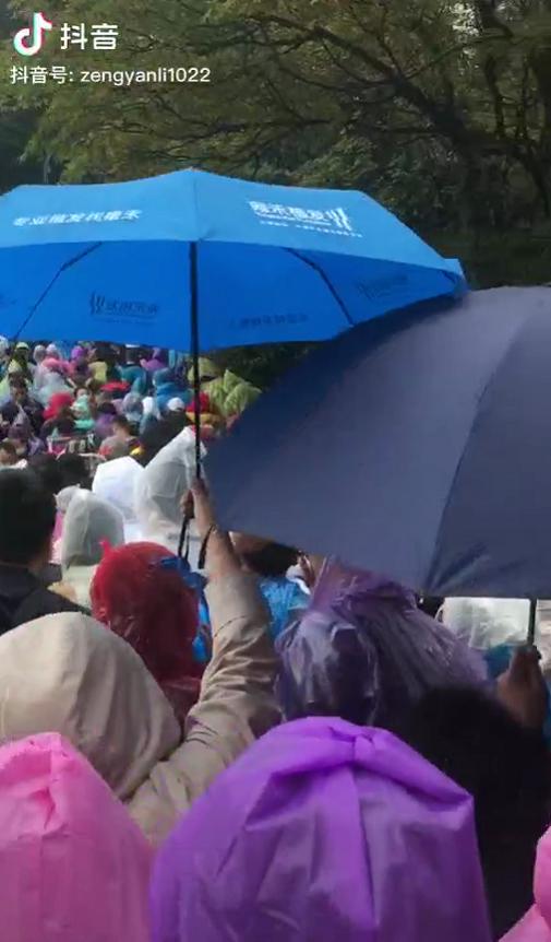 山东商报|半路想回家，冻得直喊妈！回头一看山下，妈妈也没办法