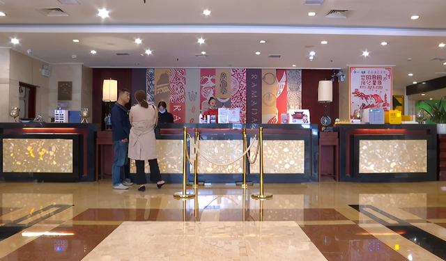 长春晚报|新娘哭了！请帖都发出去了，酒店竟然忘了有婚宴