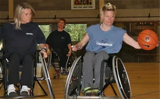 臆说古史|获得世界冠军后，40岁的她选择安乐死：人生残酷，纵情活过就好