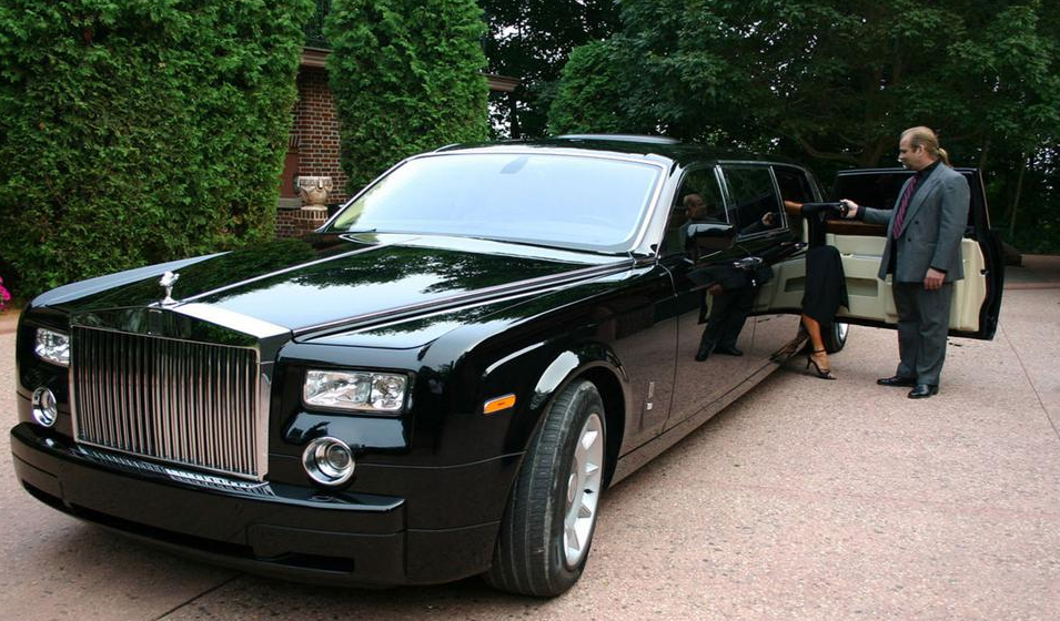 劳斯莱斯：最“忽悠人”的婚车，一天8千却是一台国产车，婚庆公司靠它赚疯