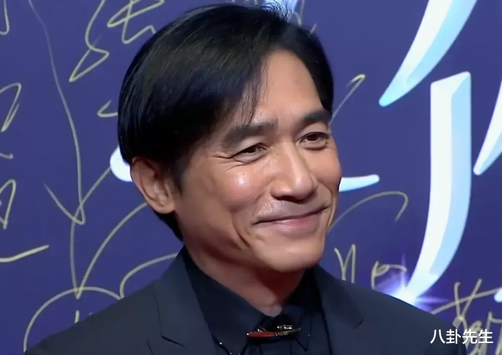 戚薇|星动夜超高清镜头暴露明星真容：宋茜圆润，戚薇脸僵，张萌妆感重