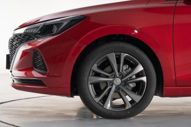 长安汽车|长安又捧红一爆款，3个月卖出近4万台，配1.4T油耗5.9L，不到9万