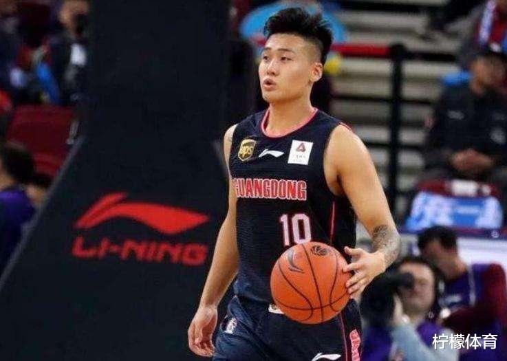 『赵睿』朱芳雨要留意了！男篮当红国手或寻求出走，多支球队已经蠢蠢欲动