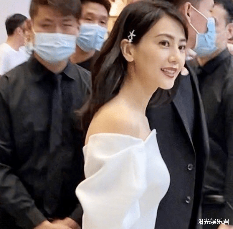 高圆圆|高圆圆活动生图被曝光,脱离了十级美颜后,相信她有41岁了