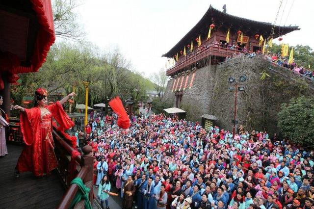 『海边』别再去大唐不夜城了,西安又迎来一处网红景点,快来一起打卡吧