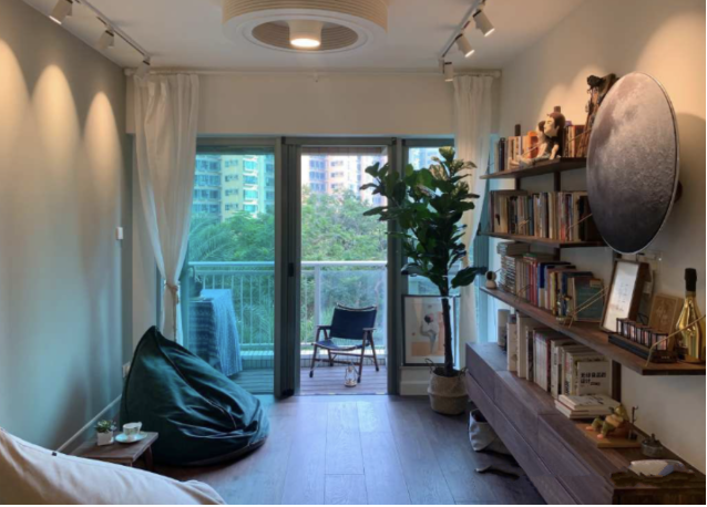 |香港夫妻53平的豪宅，没有沙发没有床，入住后一点也不拥挤！