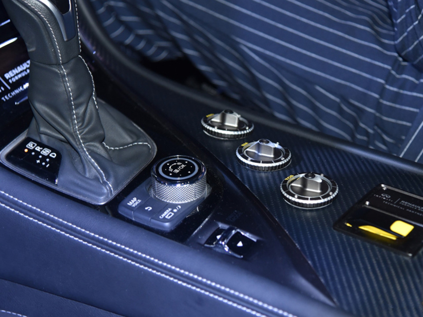 [新车]最廉价的跑车！买不起帕拉梅拉就选它，后驱起步7秒破百，奔驰都黯然失色