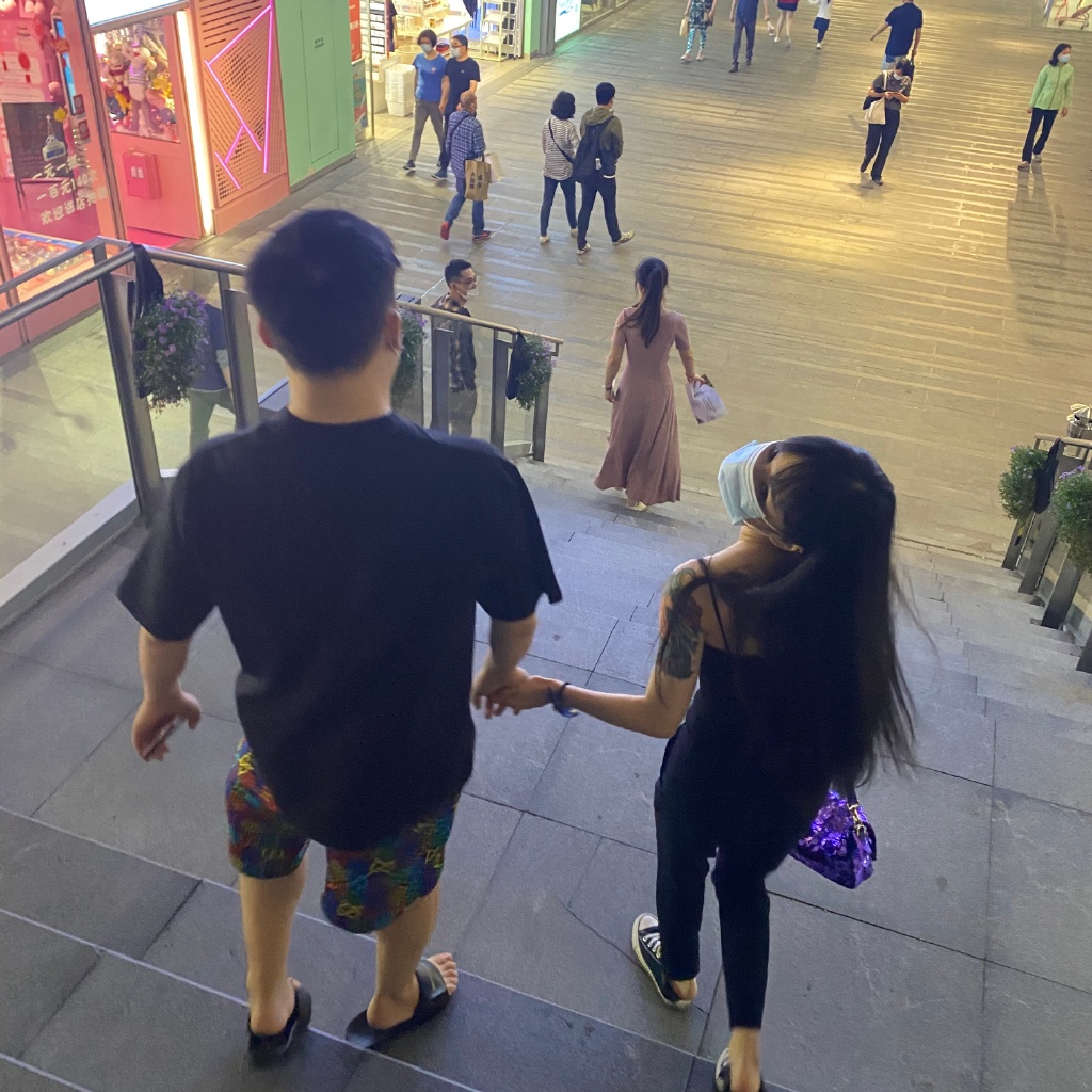 Uzi@Uzi退役迎来美满人生？好友爆料：伤病期间女友操碎了心