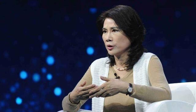 机器人|董明珠出差自带零食，任正非坐地铁：越是干大事的人，生活越普通