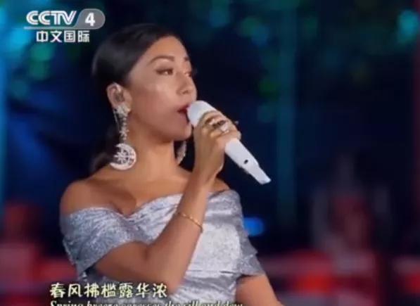 沙溢|中秋晚会太热闹：沙溢系错扣子，关晓彤鹿晗同场，韩雪疑唱错字