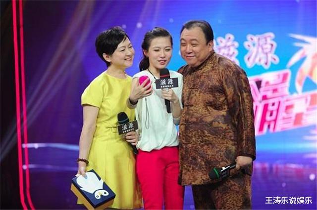 王晶|王晶老婆近照曝光,看到长相后才大悟,为什么当年邱淑贞输了