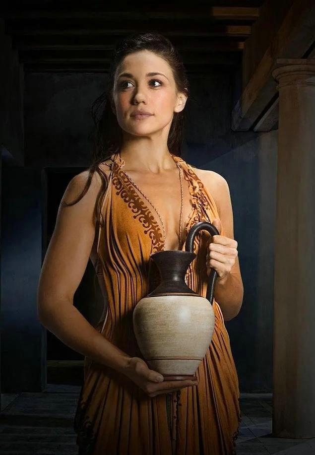 『斯巴达克斯』美剧《斯巴达克斯》中美女如云，你更喜欢哪个