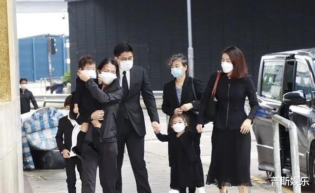 郭晶晶|郭晶晶母亲近况，与豪门亲家同框不卑不亢，女儿连生三胎成她底气