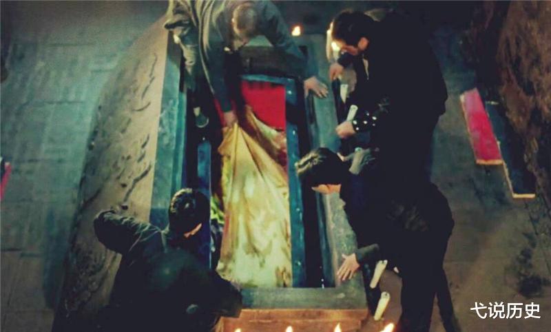 弋说历史|河南老汉钓到一只“乌龟”，其背插四支箭，专家：这一竿值18亿