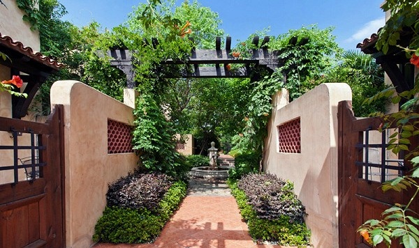 |?100㎡欧式“花园庭院”设计，让普通土院营造出欧式院落华丽感