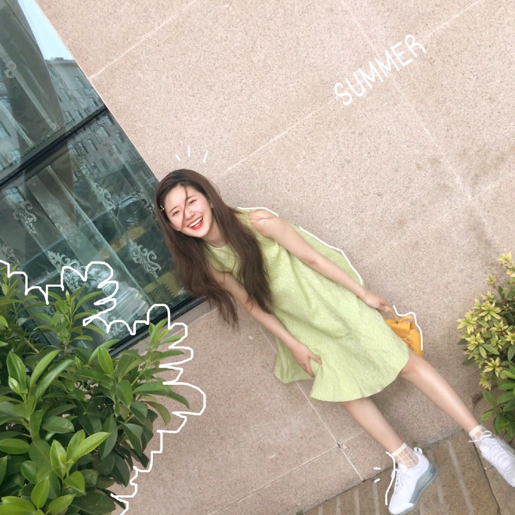 『赵露思』赵露思甜度超标了！穿学院风套装扎双马尾，可以演初中生了