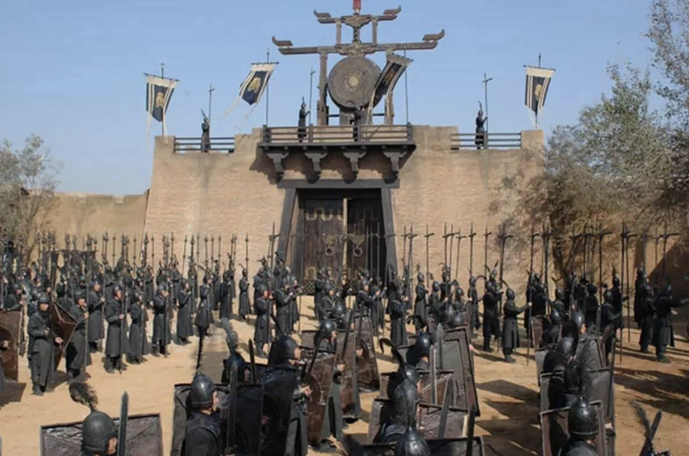 「甘愿」古代打仗前排士兵明知道必死，为何还甘愿站在第一排？