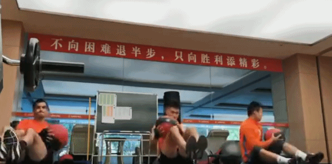 山东鲁能|鲁能新援终于露面，和队友实心球训练，李霄鹏重点磨合3外援