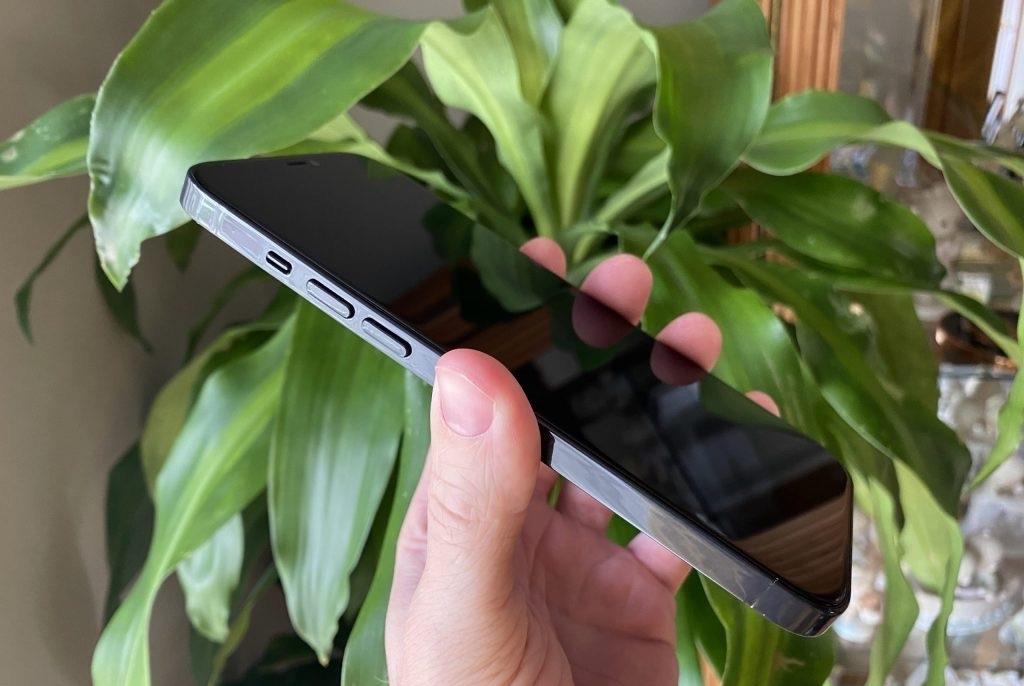 「iphone12」iPhone12再次确认,抛弃传统圆润风格,采用直边框设计,更感人!