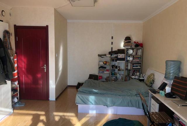 没有客厅只有床：当代年轻人过的是什么日子？