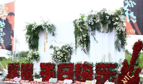 张柏芝|张柏芝回应四胎传闻，曝光小儿子正面照，三胎儿子像极了前夫谢霆锋