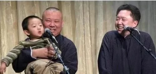 于谦@他37岁当爹，儿子却6个月拜师郭德纲，未来不可限量