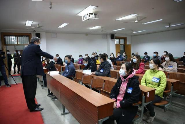 哭笑不得▲大学五月底还开学？老师和学生都不情愿，原因让人哭笑不得！