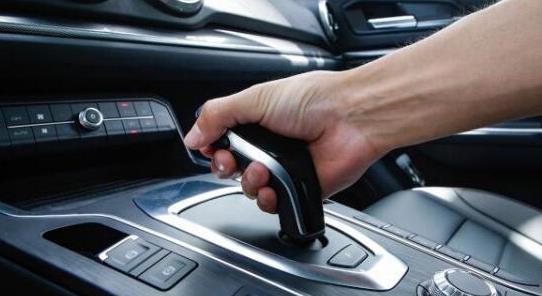 「丰田」开车最费油的4个坏习惯,不仅费油还伤车,最后一个至关重要