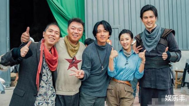 【张雨绮】龙岭迷窟：张雨绮衬衣上扣子开了，网友：导演加了秘密武器