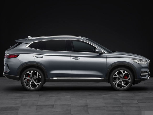 比亚迪宋|比亚迪全新力作，1.5T发动机比长安强，这款宋PLUS颜值来到新高度