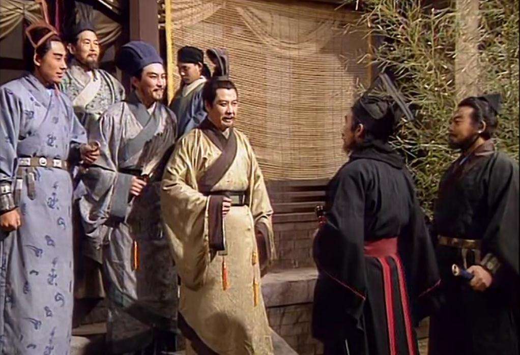 刘备▲卧龙凤雏得一定安天下？其实司马徽还说了4字，点破刘备失败原因