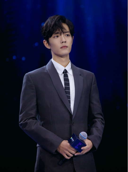 王菲|肖战新歌上线，为录音室版本，声音温暖十分悦耳