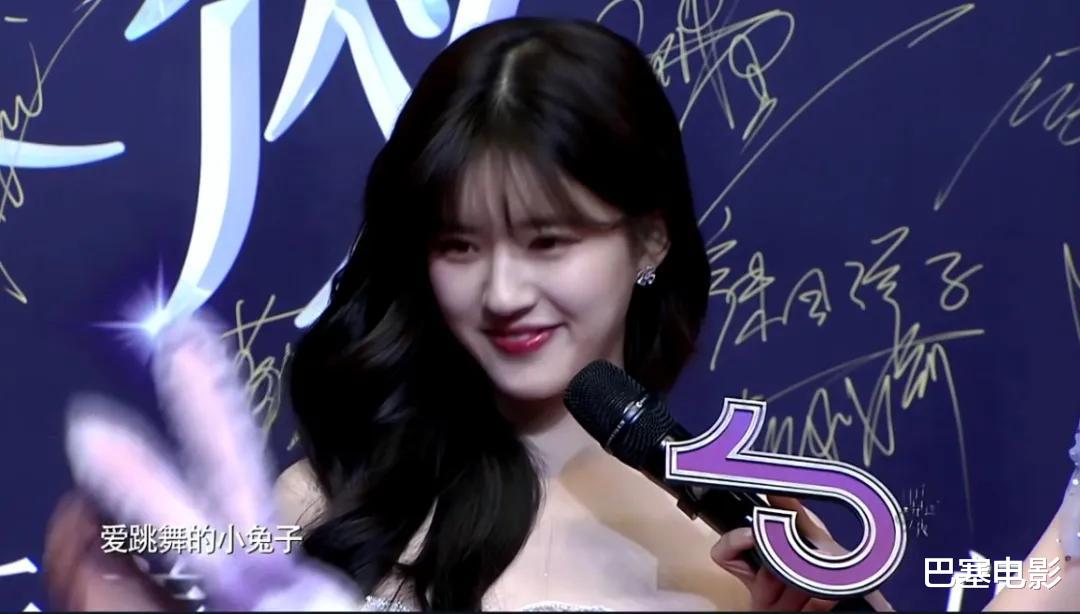 戚薇|红毯高清镜头女明星全露怯，国际章也扛不住，张萌戚薇脸太吓人