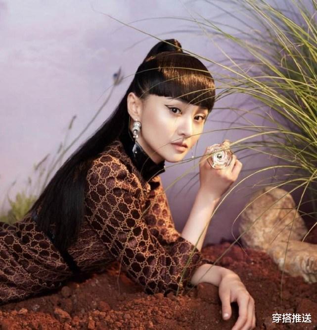 刘海:难怪郑爽总不换发型,看到她首次挑战厚刘海造型后,打扰了!