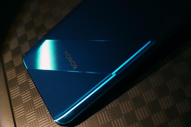 【荣耀x10】荣耀X10体验：不仅仅有5G，还有超强主摄和90Hz屏幕