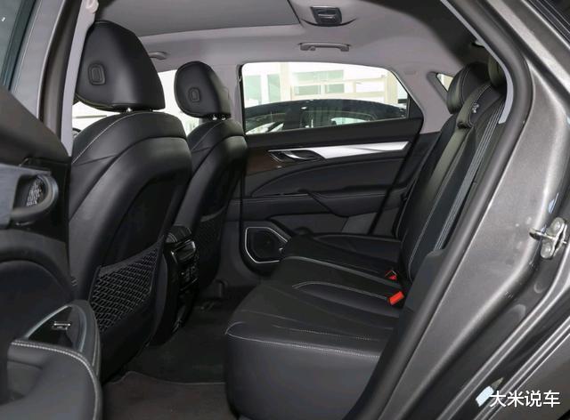 吉利汽车|又一中级车“价格屠夫”！车长5米，配混动系统，25万品质才卖9W多