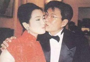 巩俐:被张艺谋试婚8年,狂扇章子怡耳光的巩俐,为何情定71岁洋老头