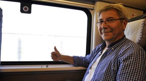 喀什|德国专家来中国旅游，第一次坐高铁就十分气愤，直言：都是骗人的