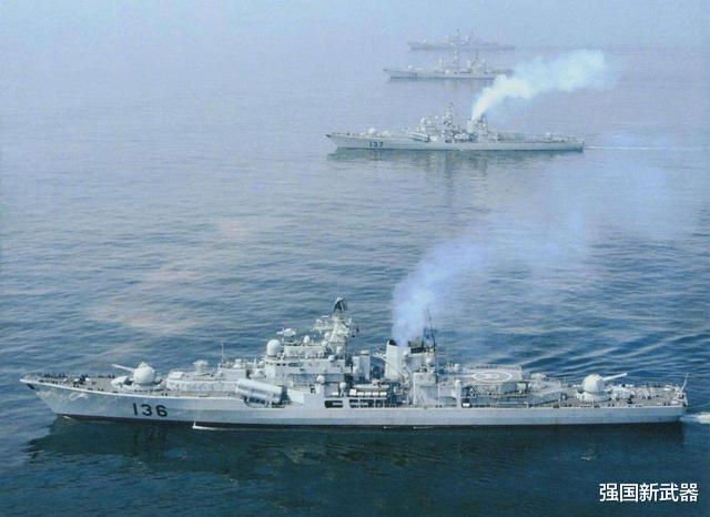 「雷达」中国136舰改装归来，绿油油的导弹发射箱非常诡异，将再战20年！