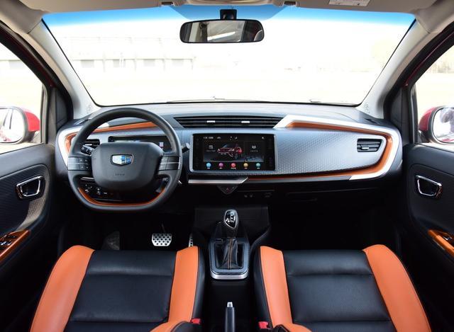 『吉利』吉利小型SUV亮相！仅3万起售！外观时尚，内饰科技感十足！超亲民