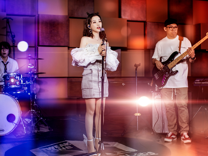 冯提莫|九月甜蜜风暴来袭每周一新曲，甜歌公主冯提莫“听见”音乐季开启