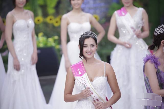 香港小姐|港姐三甲私照曝光：冠军父亲帅气如明星，亚军是白富美，季军清纯无恋爱经验