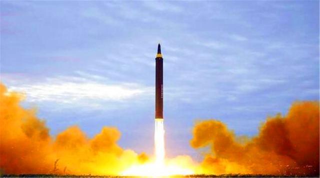 [集束炸弹]到底是什么武器如此可怕？100多国共同申请销毁，中国拒绝签字