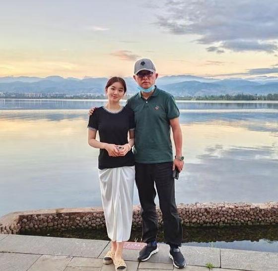 孟非|孟非23岁女儿近照曝光！减肥成功穿黑裙超美，难怪郭德纲想当亲家