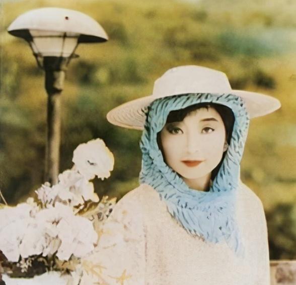 春晚|春晚为她破例，宁愿离婚也不改国籍，70岁无儿无女仍备受敬仰
