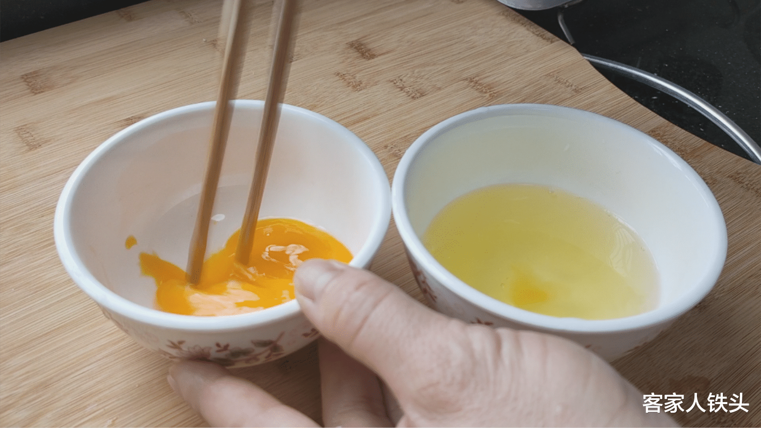 [牛肉]一款摆摊很火的美食，教你在家做，一次10个不够吃，便宜又好吃